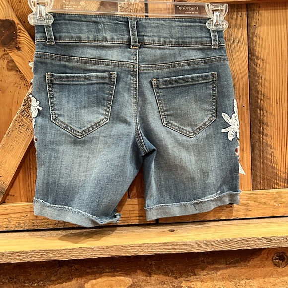 Girls Mudd Shorts - Picture 2 of 6